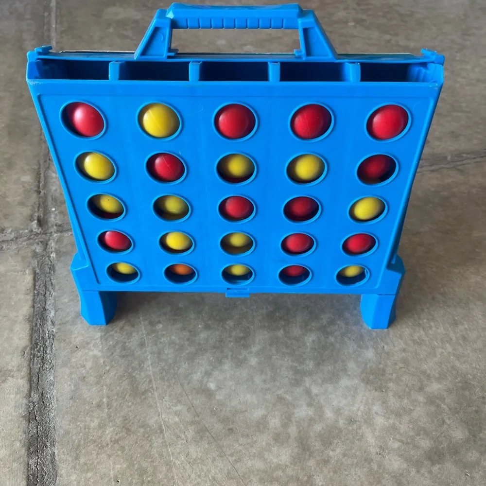 HASBRO CONNECT 4 SHOTS GAME
